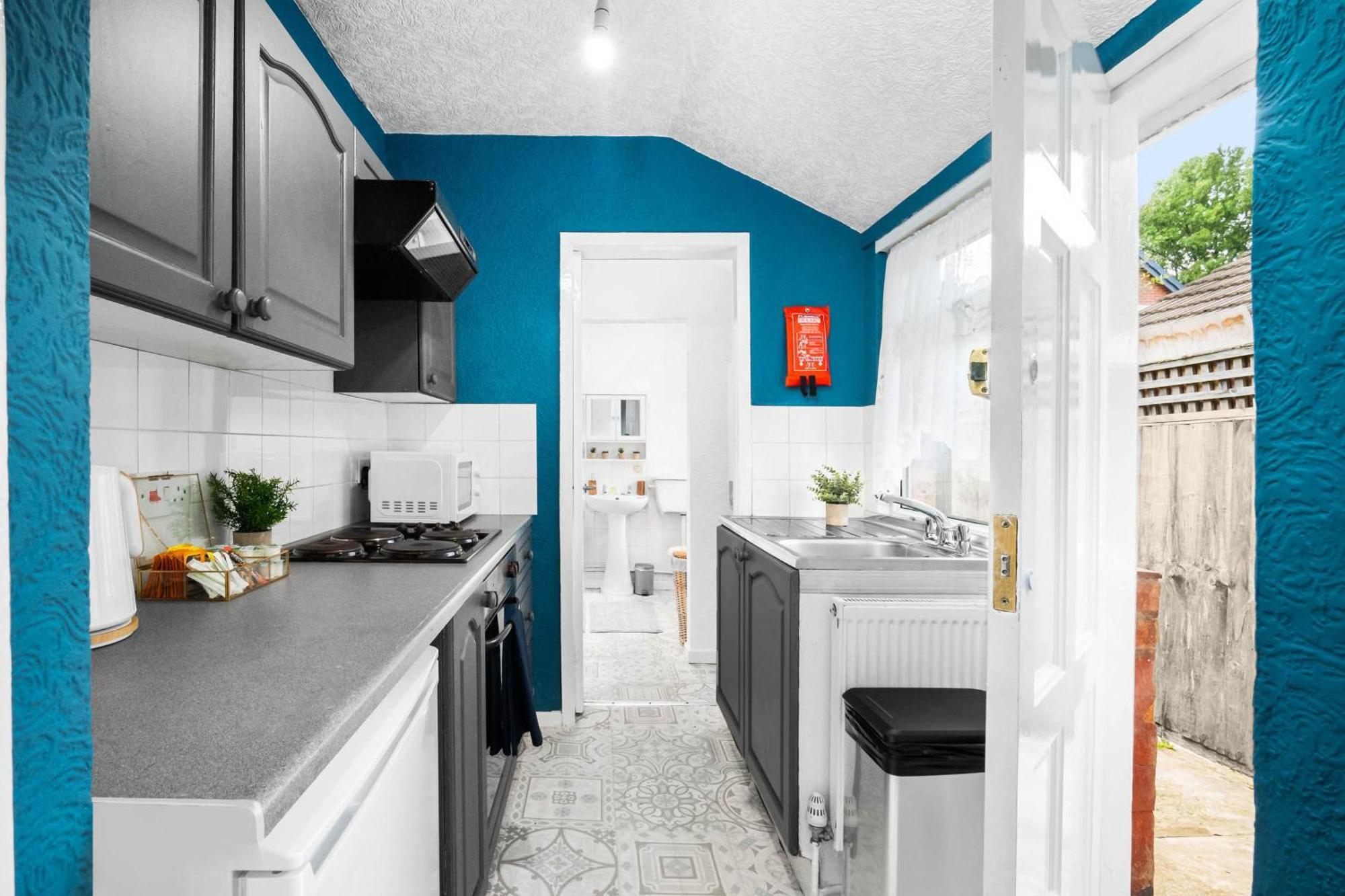 Stylish 3 Bedroom House - 6 Guests - Garden - Parking - Netflix - Wifi - 17M Birmingham Dış mekan fotoğraf