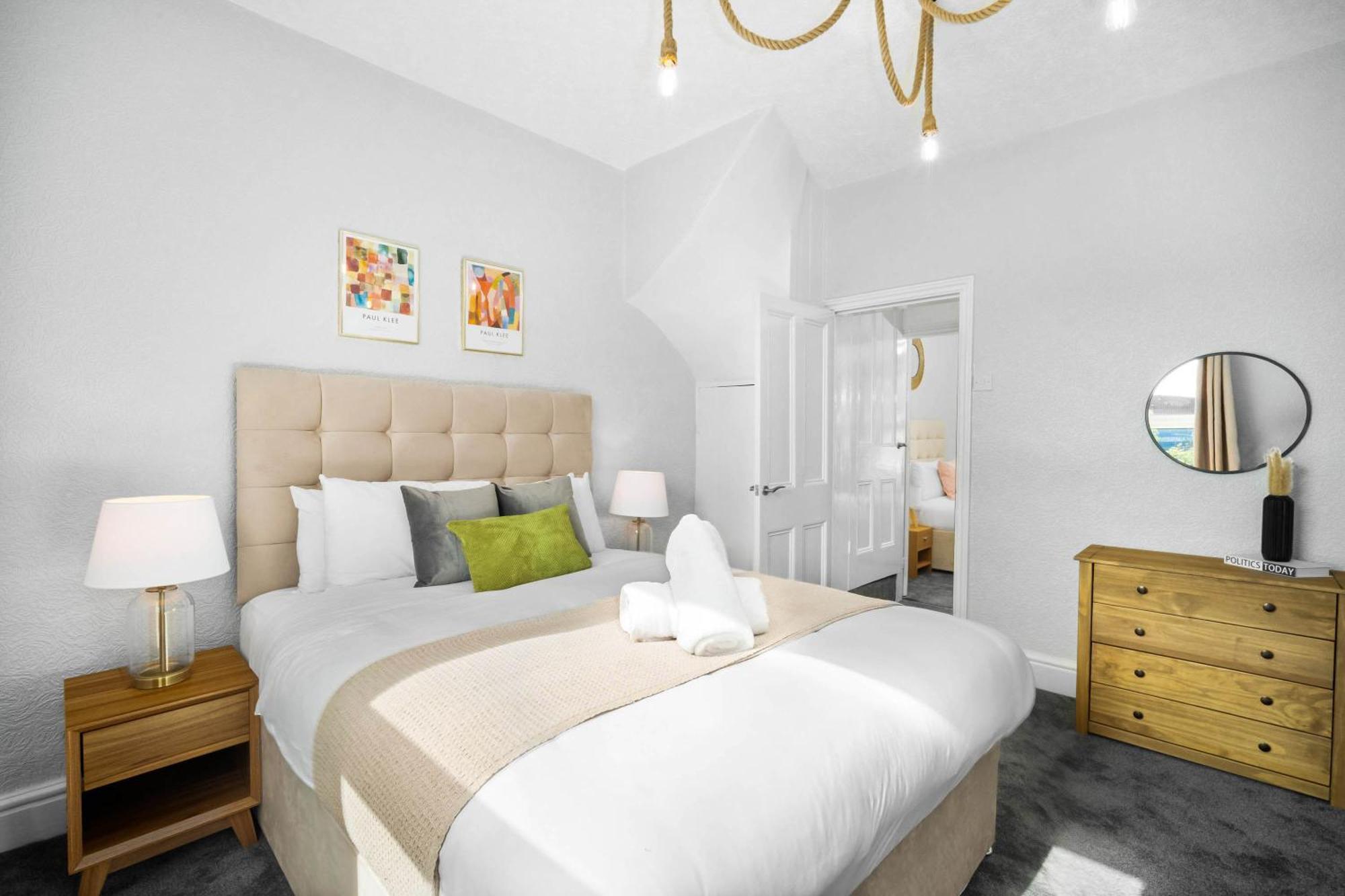 Stylish 3 Bedroom House - 6 Guests - Garden - Parking - Netflix - Wifi - 17M Birmingham Dış mekan fotoğraf