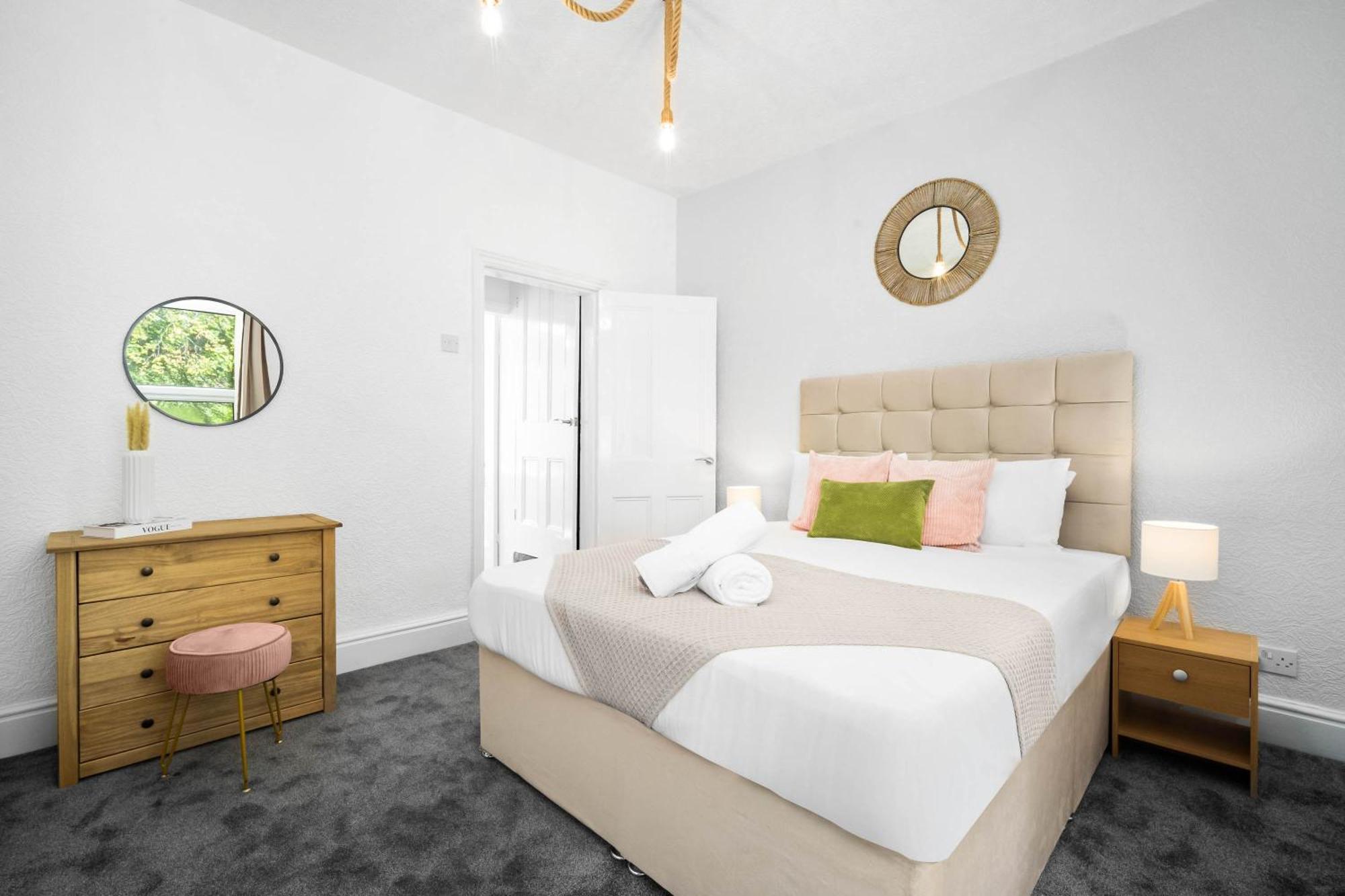 Stylish 3 Bedroom House - 6 Guests - Garden - Parking - Netflix - Wifi - 17M Birmingham Dış mekan fotoğraf
